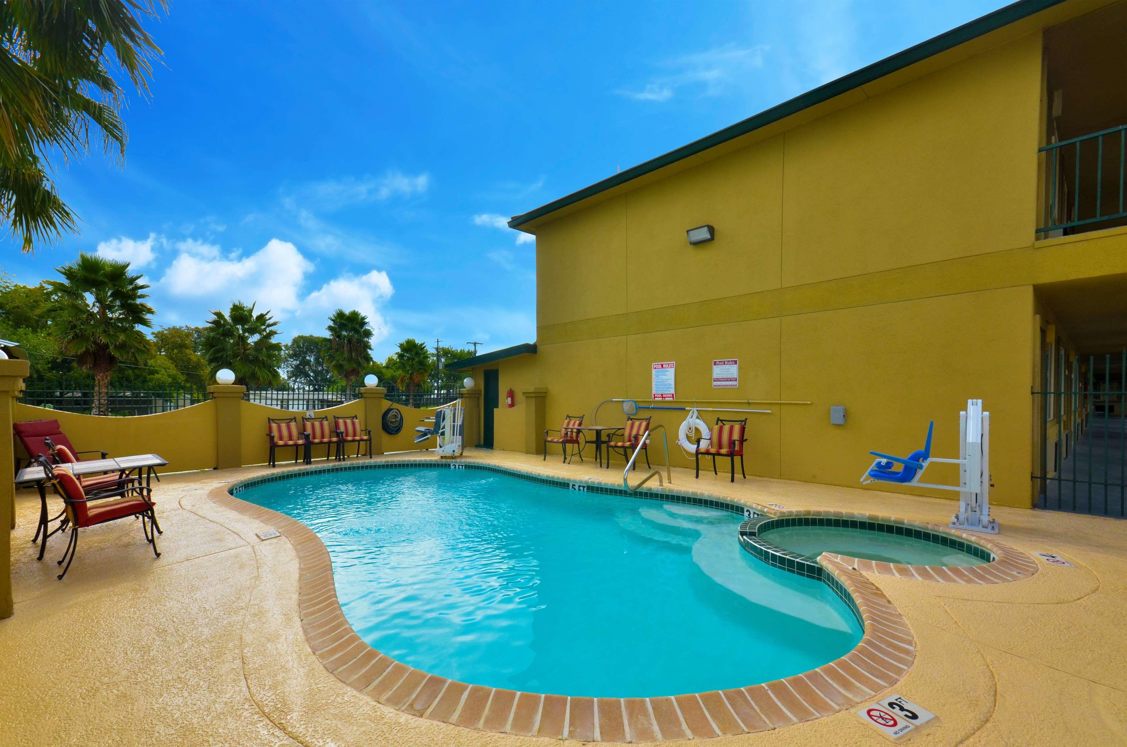 Best Western Executive Inn Hallettsville Ngoại thất bức ảnh