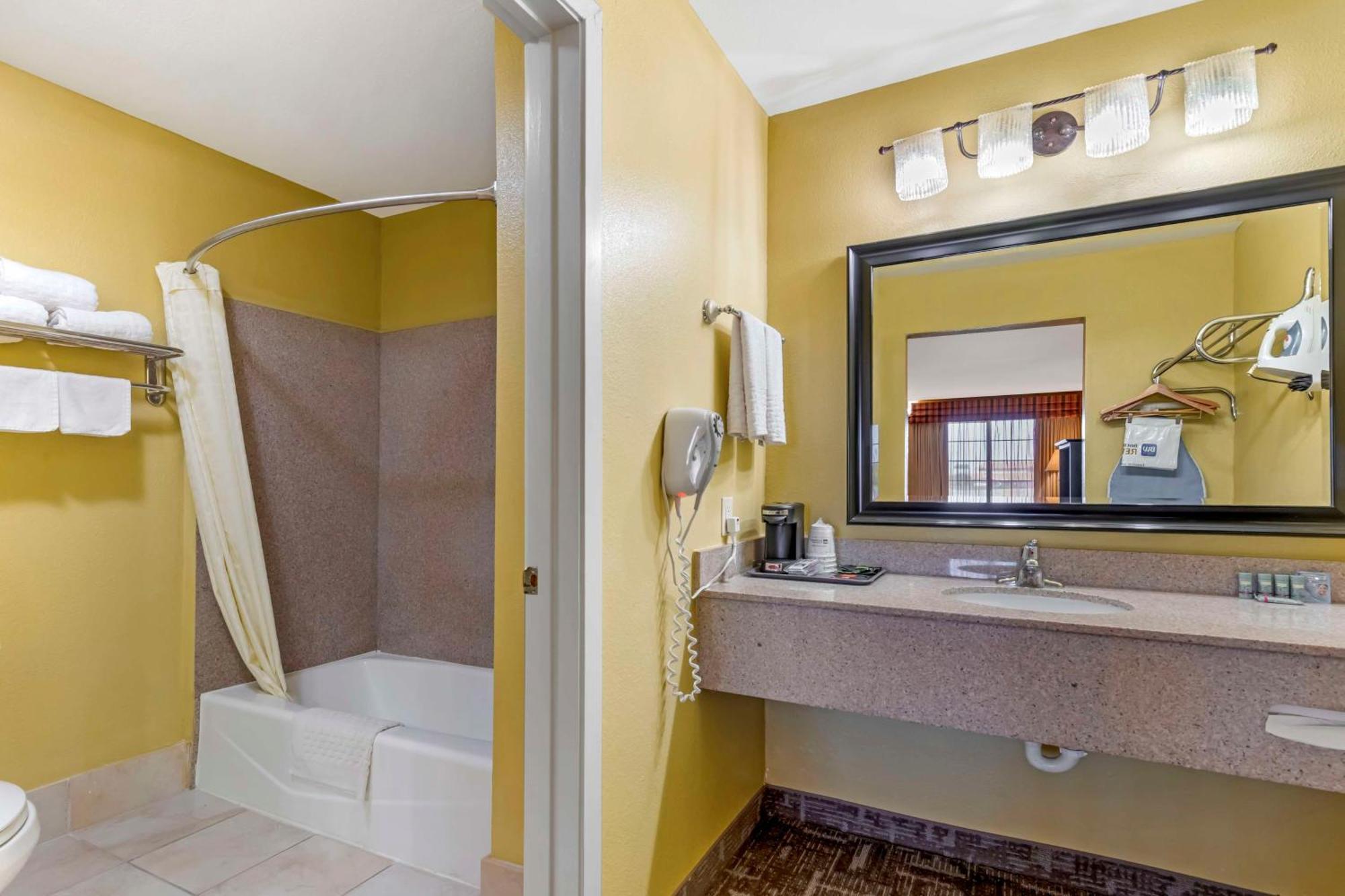 Best Western Executive Inn Hallettsville Ngoại thất bức ảnh